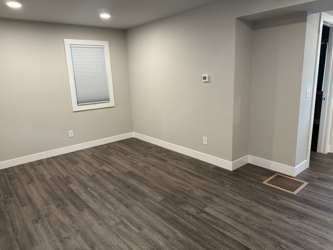 Building Photo - 2704 Poly Dr