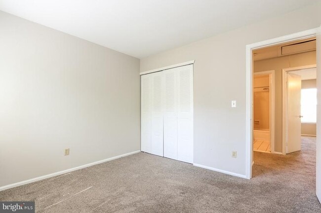 Building Photo - 190 Peregrine Dr