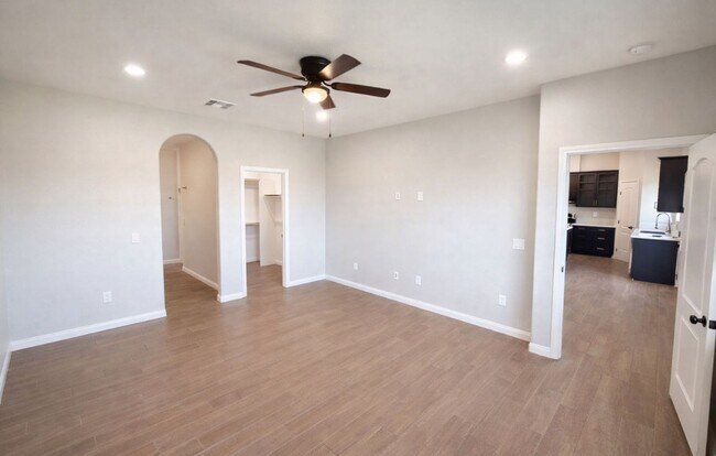 Building Photo - Executive Retreat in Brawley: Spacious 5-Bedroom Home Ideal for Corporate Stays or Refined Family...