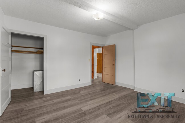 Building Photo - Freshly Renovated 2 Bedroom Rental in Warren County