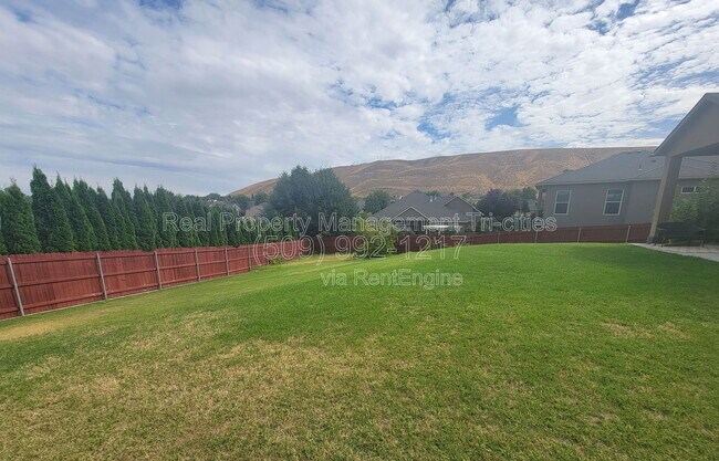 Building Photo - 3684 Nottingham Dr