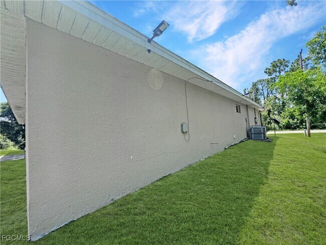 Building Photo - 2908 15th St W