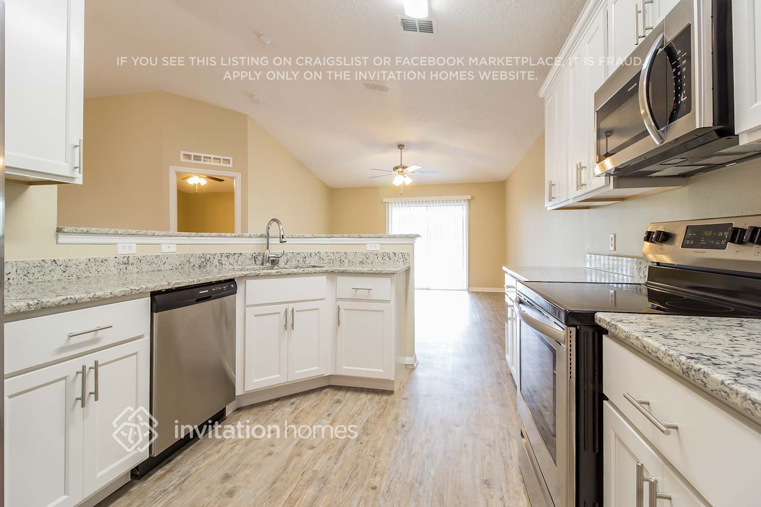 Building Photo - 1924 Corner Glen Dr