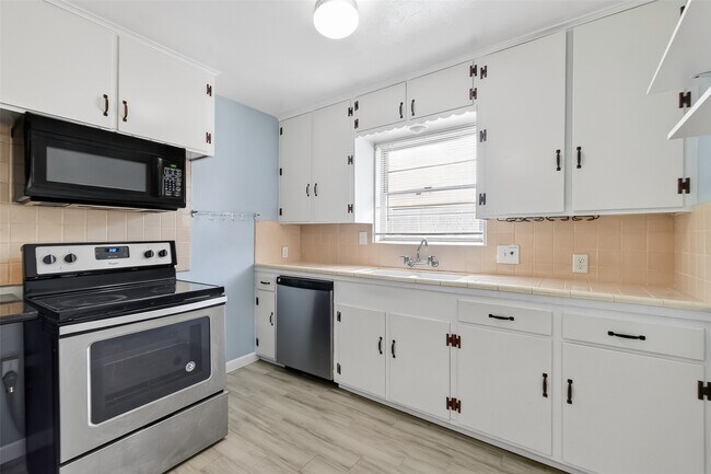 Building Photo - 3428 Bradford St