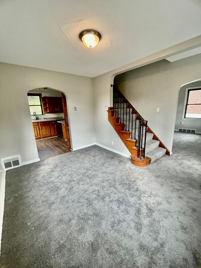 Building Photo - 3 Bed-1 Bath Turtle Creek PA