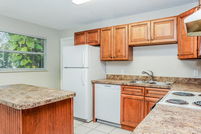 Building Photo - 6576 4th Ln