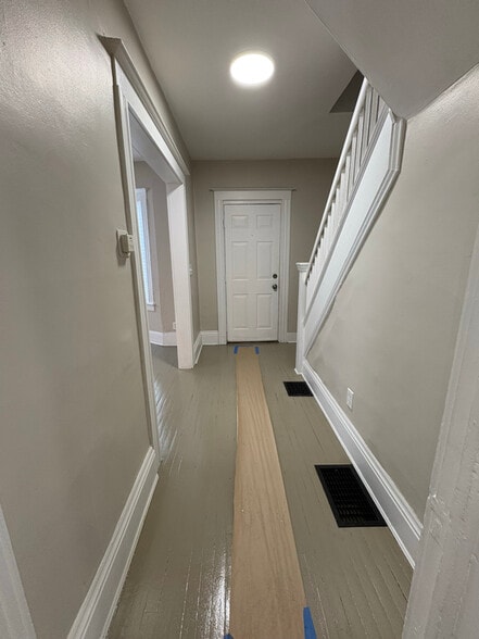 Building Photo - 146 Roycroft Dr