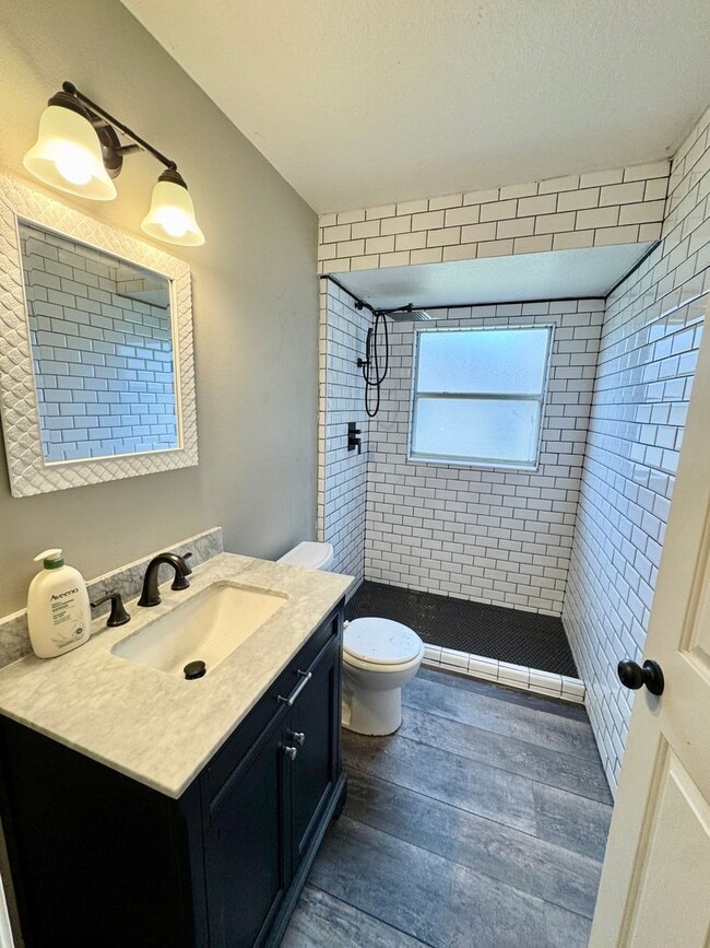 Building Photo - Spacious 3 Bedroom 2 Bath home, close to lake Minneola and Downtown Clermont