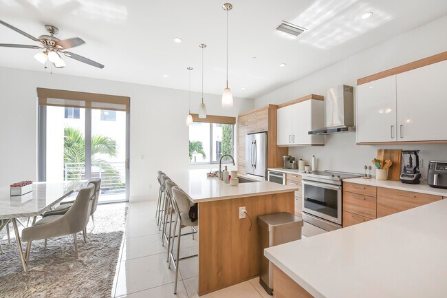 Building Photo - 4030 NW 18th Way
