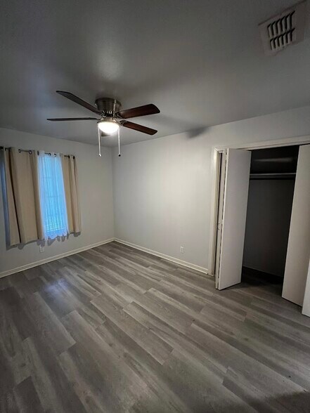 Building Photo - 205 Emerald Ln