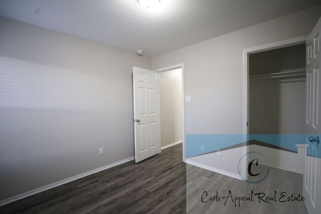 Building Photo - Beautiful 4 bed, 2 bath home with fenced back yard - Nettleton!!