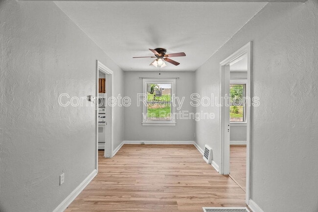 Building Photo - 7129 Greenhaven Dr