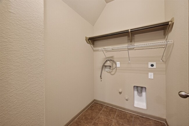 Building Photo - 2510 Shady Falls Ln