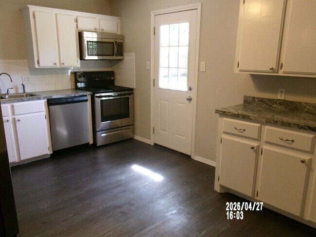 Building Photo - 106 N Elk Dr