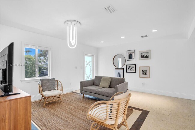 Building Photo - 265 Glenridge Rd
