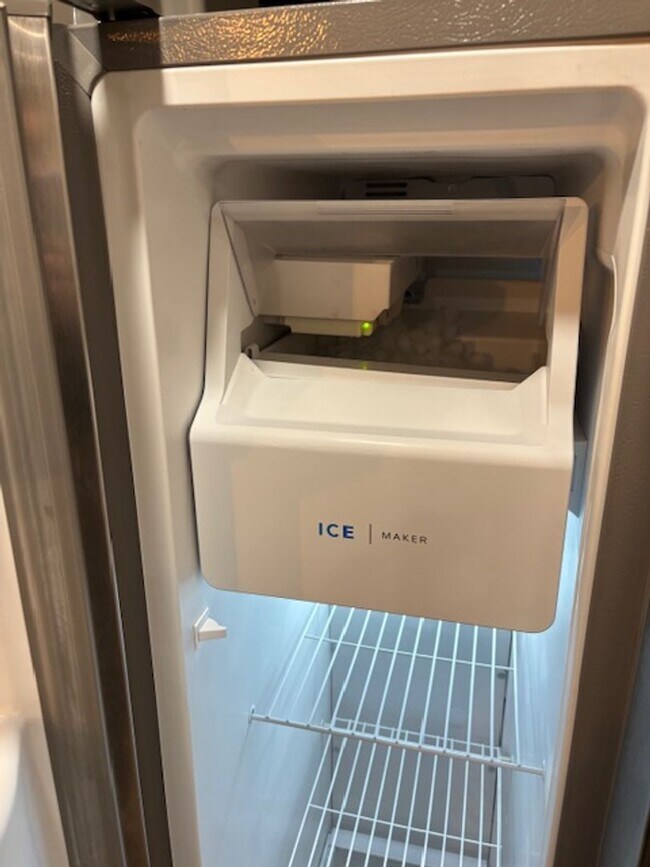 Building Photo - 271 E 8th St