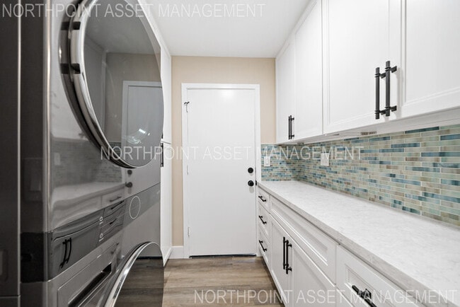 Building Photo - Brand New Remodel – Stunning Pool Home wit...