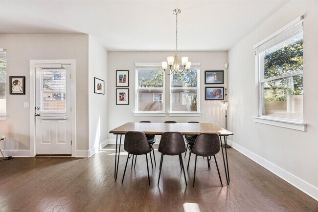 Building Photo - Modern 3-Bed, 2.5-Bath Home with Fenced Ya...