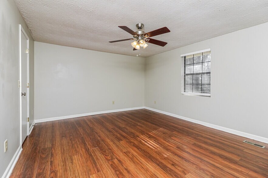 Building Photo - 4035 N Quail Dr