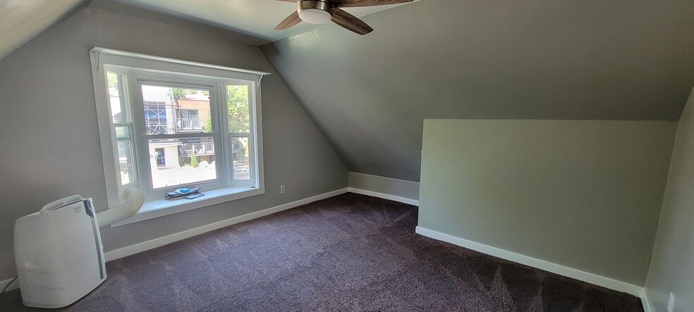 Building Photo - 1042 S Clarkson St