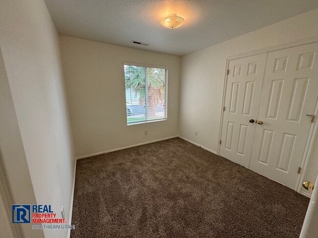 Building Photo - Single Family Home near Pine View