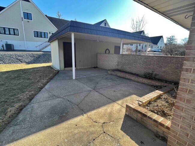 Building Photo - Three bedroom, two full bathrooms house in Enola