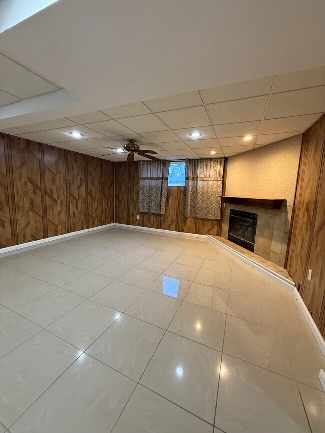 Building Photo - 2353 Blue Heron Dr