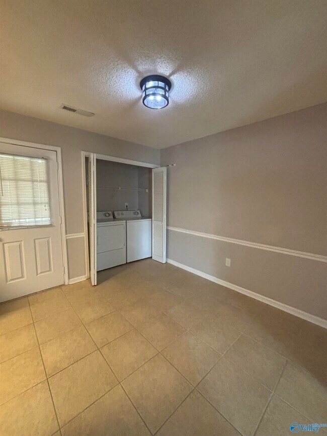 Building Photo - 11568 Jade Ln SE