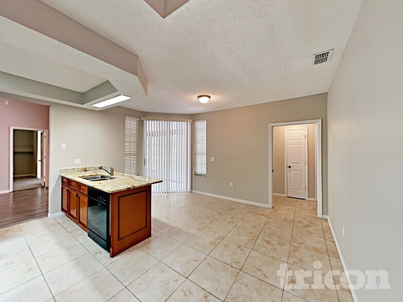 Building Photo - 6827 San Jose Loop