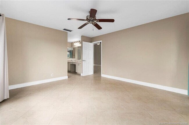 Building Photo - 3281 SW Bobalink Way