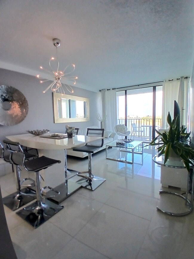 Building Photo - 1830 Embassy Dr