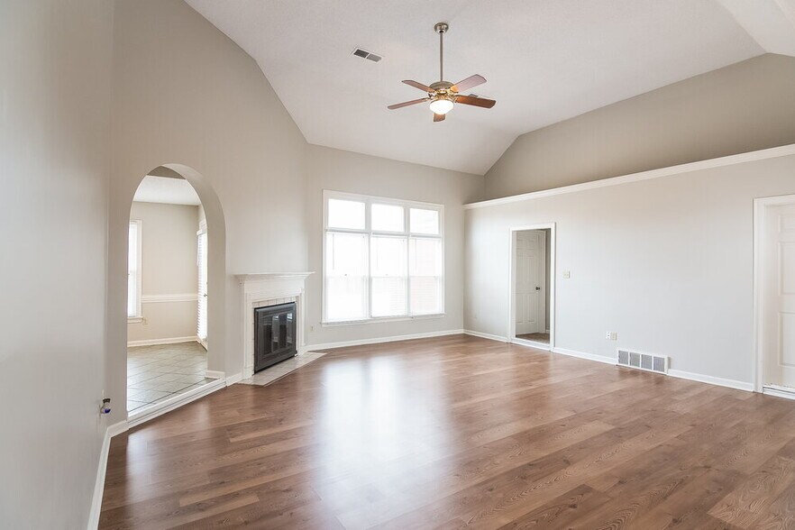 Building Photo - 8684 Leaf Manor Cove