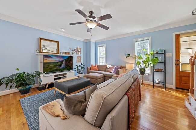 Building Photo - PENDING APPLICATION 03/28/26: Available now! Perfect 3br/2.5ba Home Only 1/2 Mile From Durham's B...