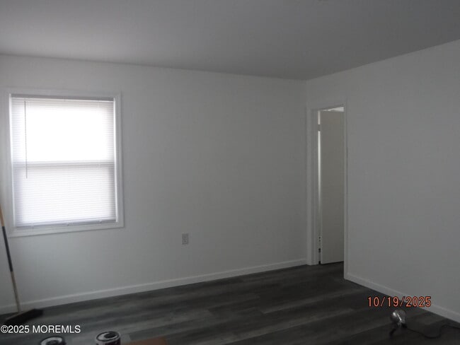 Building Photo - 102 Troumaka St