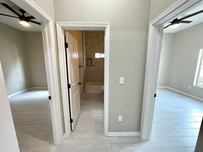 Building Photo - Beautiful 3 Bedroom Home on Desert Lakes Golf Course!