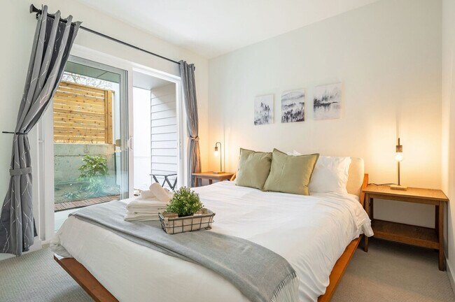 Building Photo - 4453 Aurora Ave N