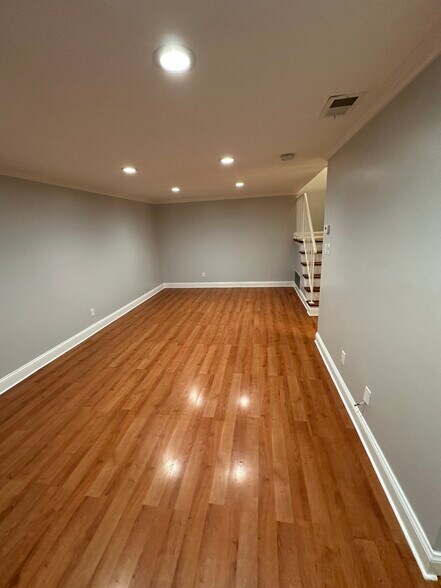 Building Photo - 287 Sagamore Hills Dr