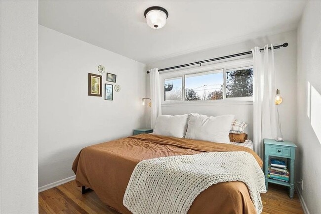 Building Photo - SPACIOUS 3BD/1BA SOUTH HILL HOME | ATTACHED GARAGE | FENCED YARD | W/D HOOKUPS | AVAIL JULY 1