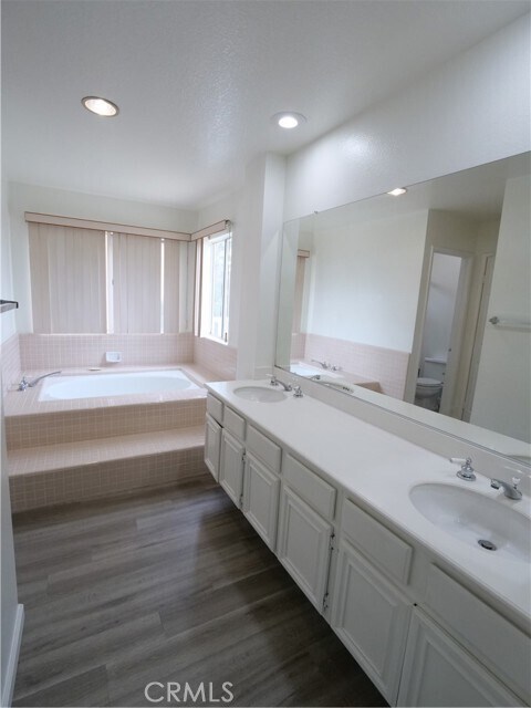 Building Photo - 25051 Amberwood