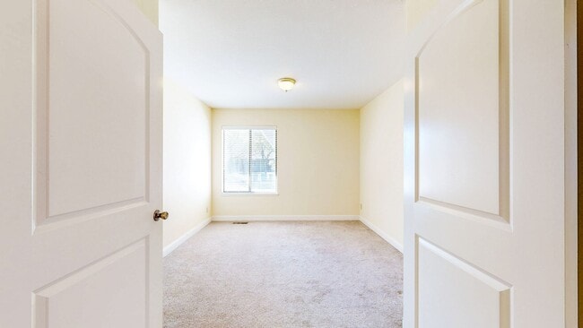 Building Photo - Well Maintain West Side Single Story 3 bedroom 2 bathroom home with 2 car garage