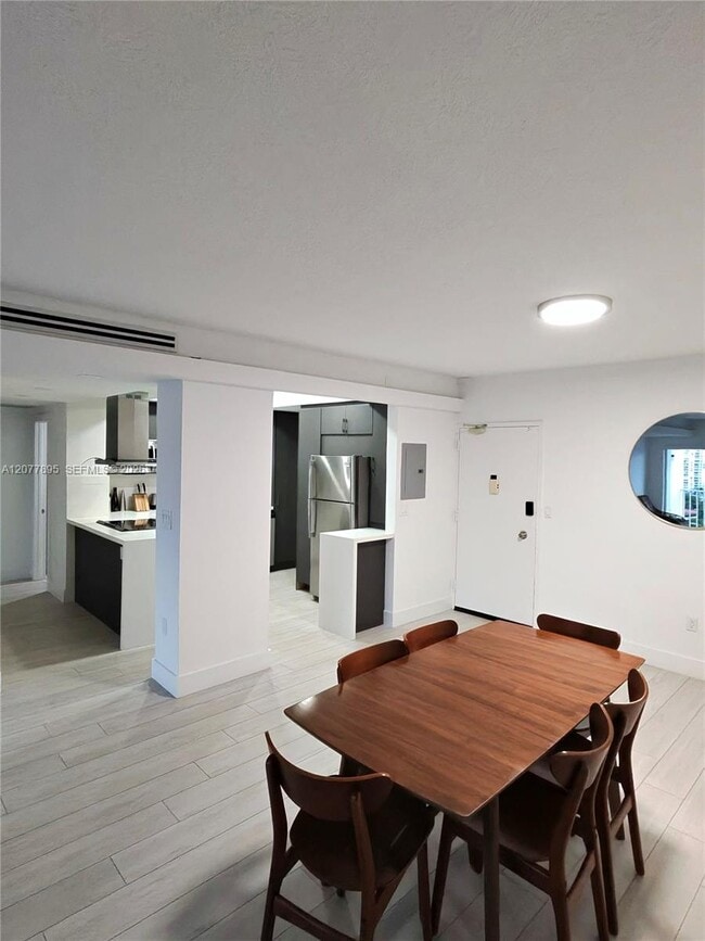 Building Photo - 500 Bayview Dr