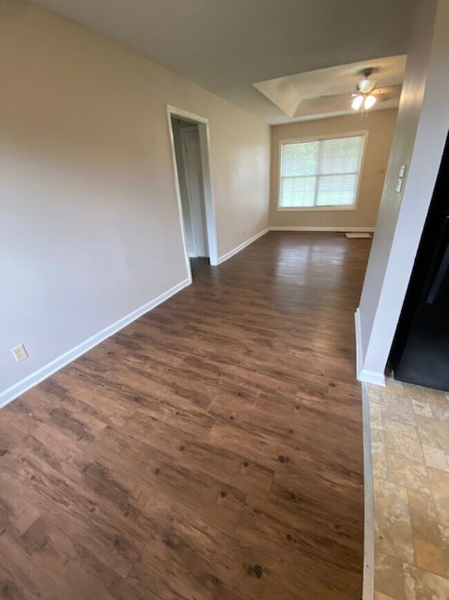 Building Photo - Close to Post!