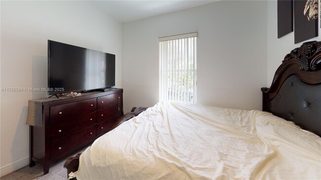 Building Photo - 3965 Hyde Park Cir