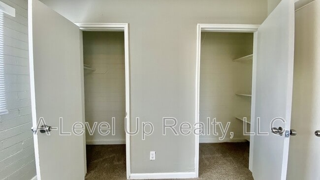 Building Photo - 3043 E Proctor Vista