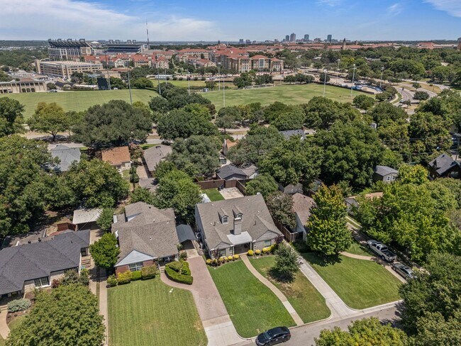 Building Photo - TCU-3518 Westcliff Rd