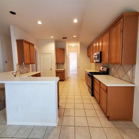 Building Photo - 2925 Deer Ridge Dr