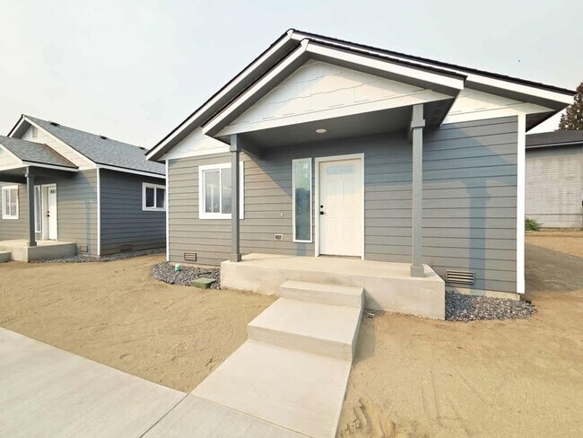 Building Photo - 1214 N Baker Ave