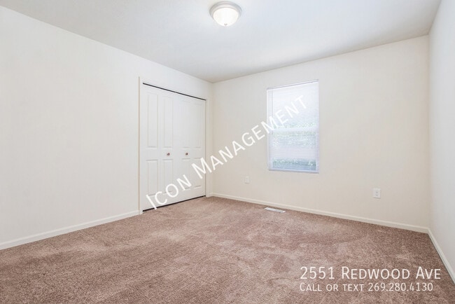 Building Photo - 2551 Redwood Ave