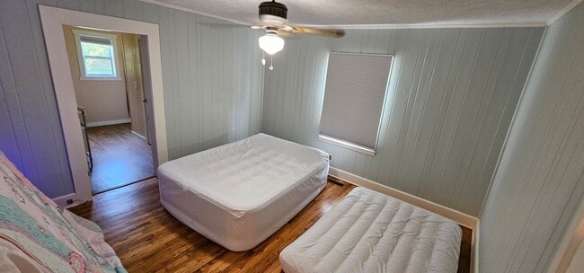 Building Photo - Cutie in the Country