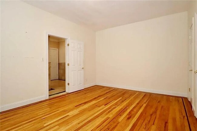 Building Photo - 1289 E 19th St